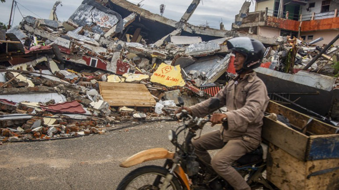 Броят на жертвите от земетресенията в Индонезия вече е 56